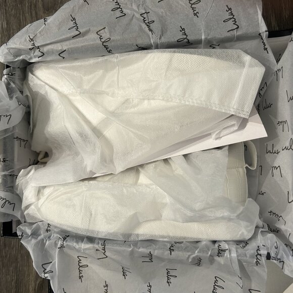 NEW LULUS Size 8.5 Cassay White Crocodile Embossed Platform Slip On Sneakers - Picture 3 of 10